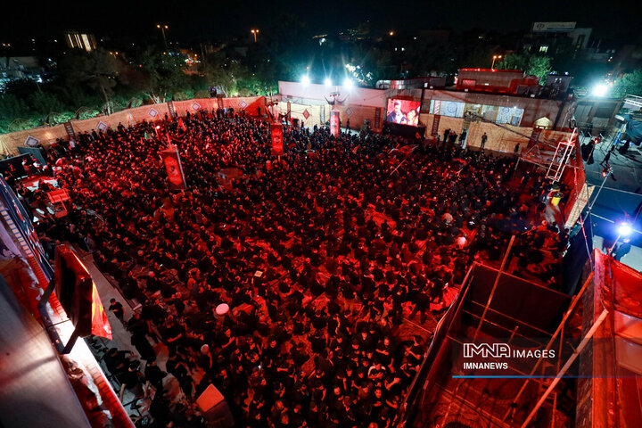 عزاداری شب هشتم محرم در هیئت فدائیان حسین(ع)