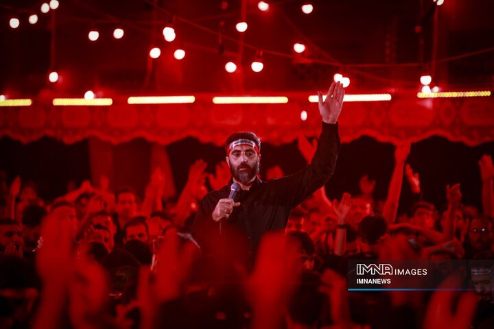 عزاداری شب هشتم محرم در هیئت فدائیان حسین(ع)