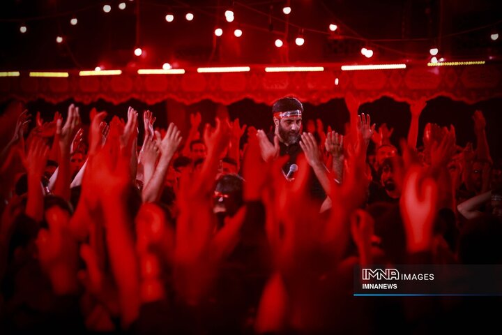 عزاداری شب هشتم محرم در هیئت فدائیان حسین(ع)