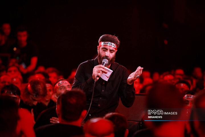 عزاداری شب هشتم محرم در هیئت فدائیان حسین(ع)