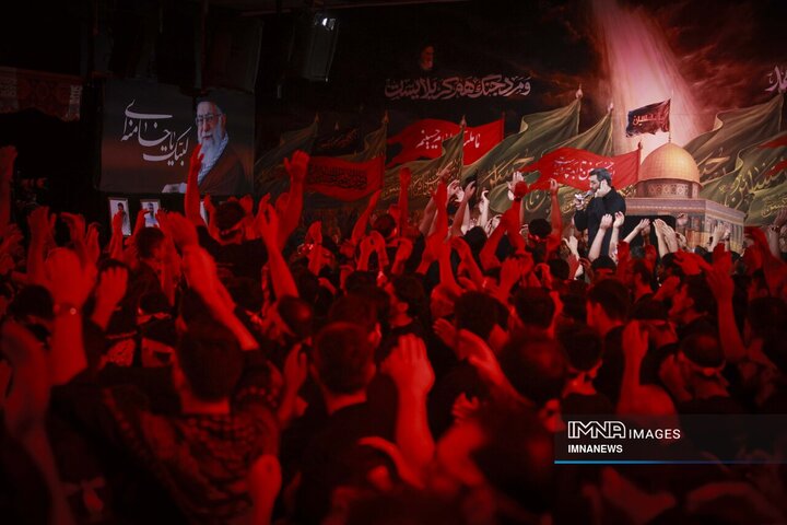 عزاداری شب هشتم محرم در هیئت فدائیان حسین(ع)