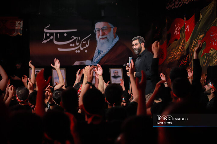 عزاداری شب هشتم محرم در هیئت فدائیان حسین(ع)