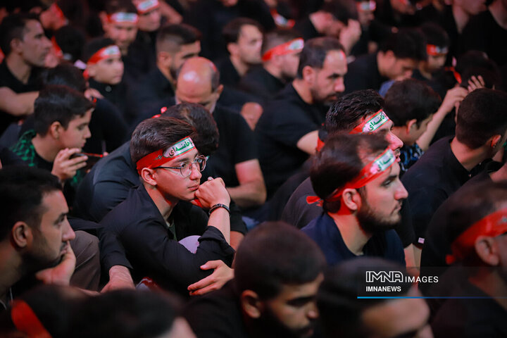 عزاداری شب هشتم محرم در هیئت فدائیان حسین(ع)