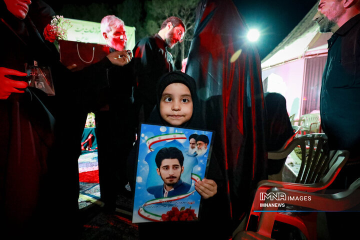 عزاداری شب هشتم محرم در هیئت فدائیان حسین(ع)