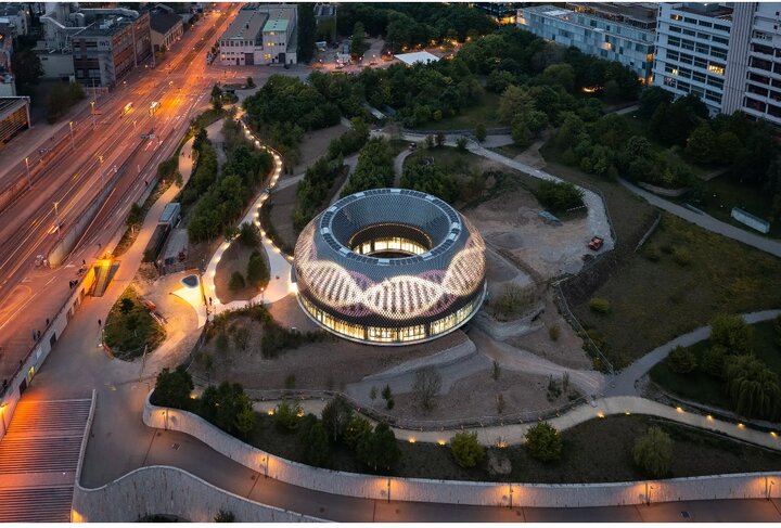 انرژی پاک و هنر دیجیتال در قلب شهر سوئیسی