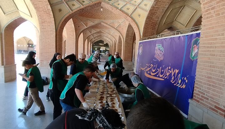 فیلم| نذرواره ۷۲ خوان احسان حسینی در تبریز