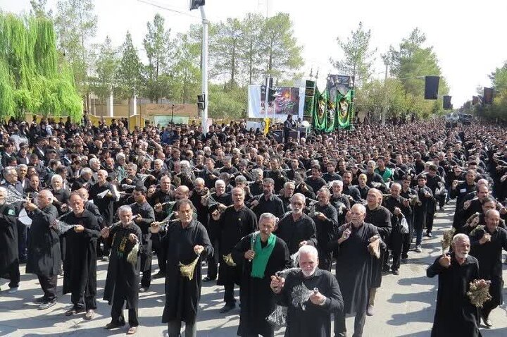 فیلم| اجتماع بزرگ عزاداران ابرکویی و مراسم «زنجیرزنی جفتی» شهرستان ابرکوه برگزار شد