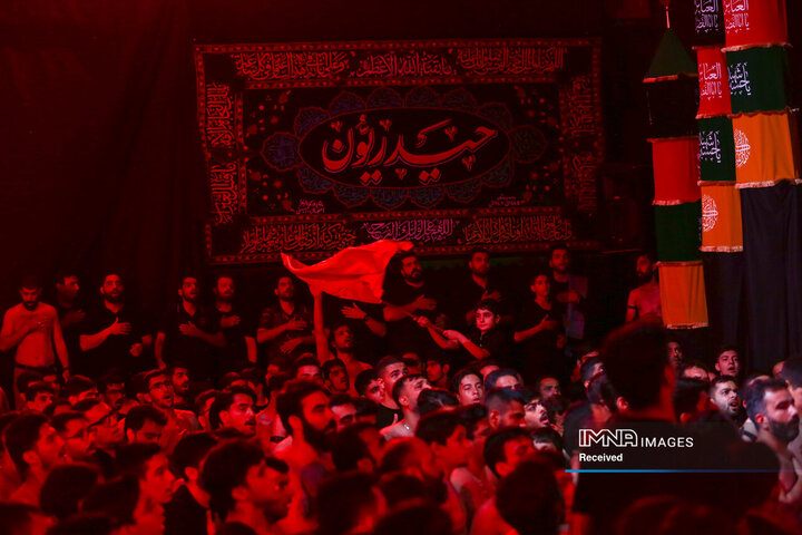 عزاداری دهه اول محرم در هیئت حیدریون