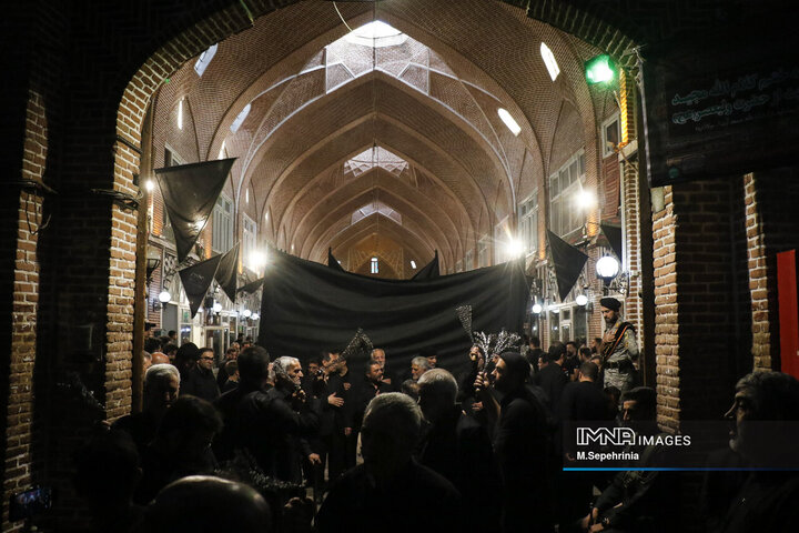 دسته‌های عزاداری اباعبدالله‌الحسین(ع) در بازار تبریز