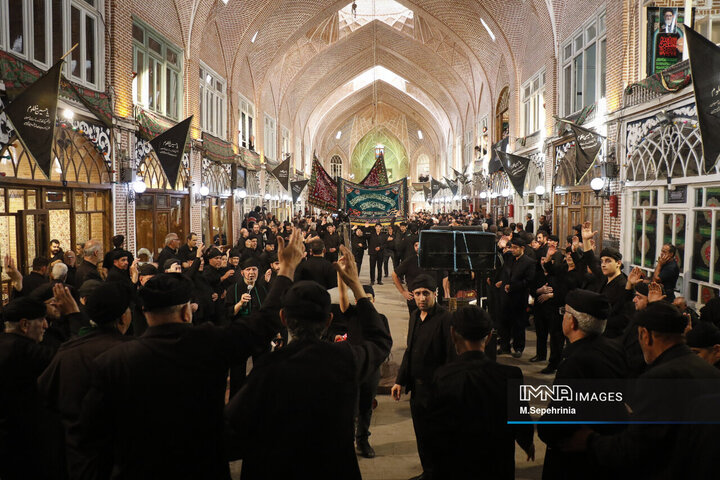 دسته‌های عزاداری اباعبدالله‌الحسین(ع) در بازار تبریز