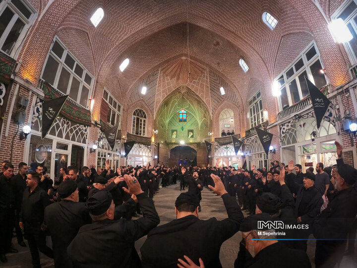 دسته‌های عزاداری اباعبدالله‌الحسین(ع) در بازار تبریز