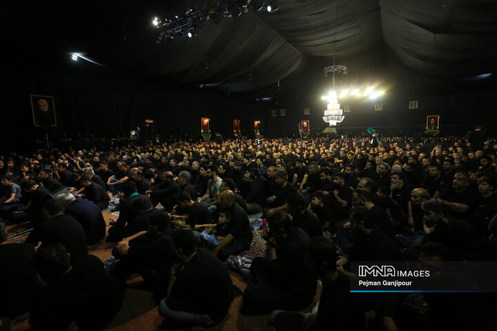 عزاداری شب تاسوعا در هیئت عاشورائیان