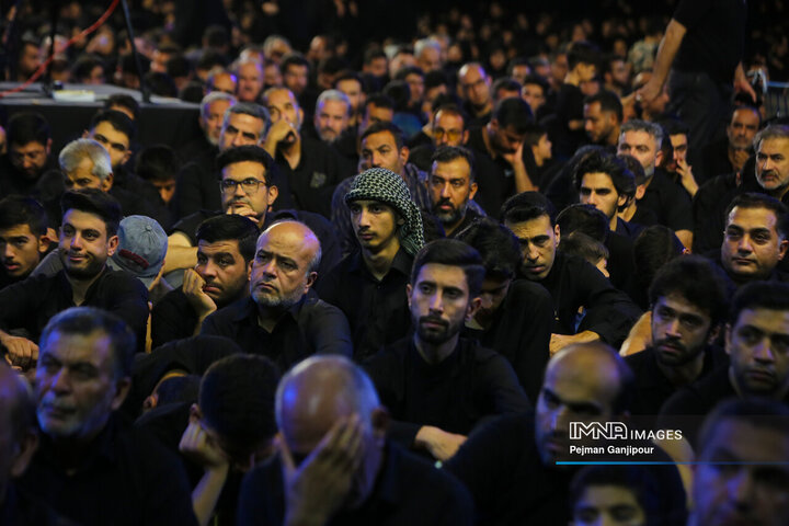 عزاداری شب تاسوعا در هیئت عاشورائیان