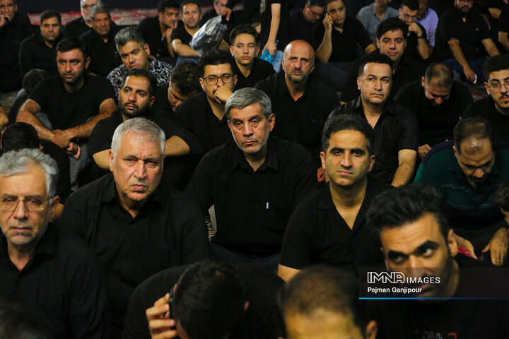 عزاداری شب تاسوعا در هیئت عاشورائیان