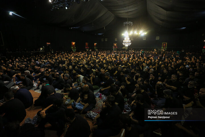 عزاداری شب تاسوعا در هیئت عاشورائیان