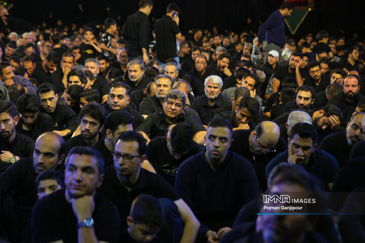 عزاداری شب تاسوعا در هیئت عاشورائیان