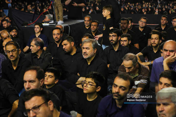 عزاداری شب تاسوعا در هیئت عاشورائیان