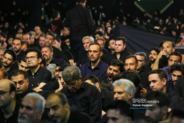 عزاداری شب تاسوعا در هیئت عاشورائیان