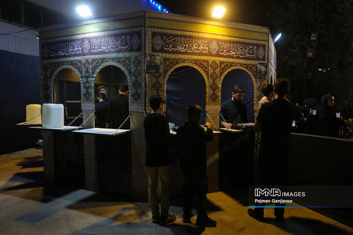 عزاداری شب تاسوعا در هیئت عاشورائیان