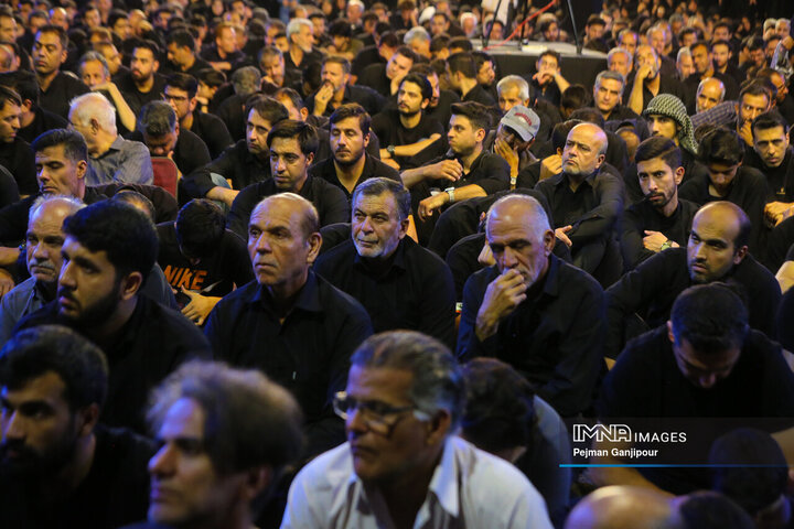 عزاداری شب تاسوعا در هیئت عاشورائیان