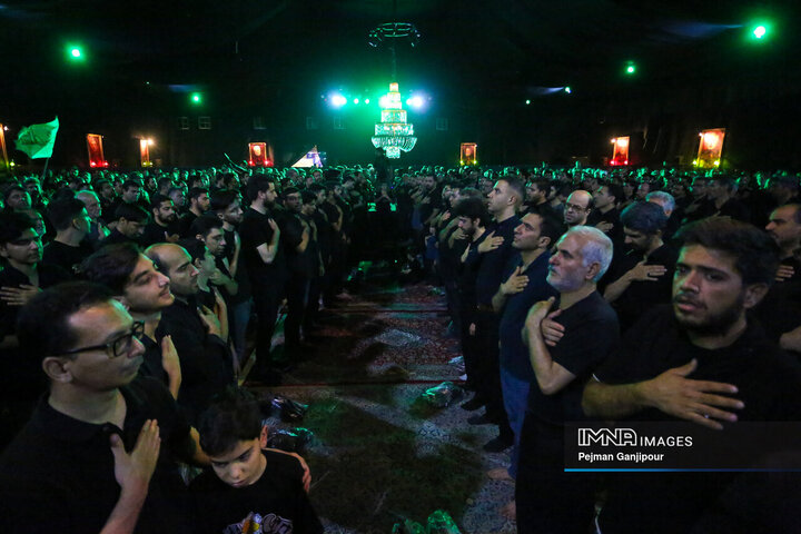 عزاداری شب تاسوعا در هیئت عاشورائیان