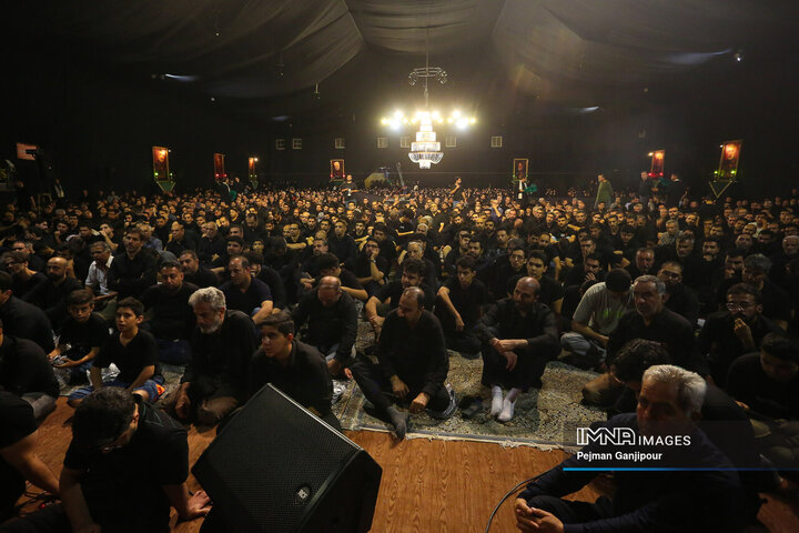 عزاداری شب تاسوعا در هیئت عاشورائیان