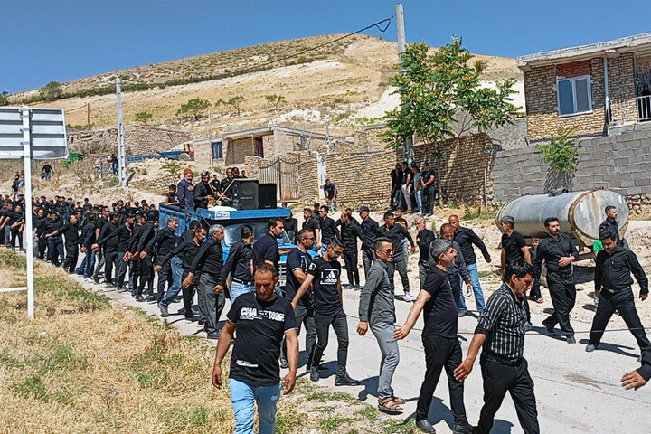 عزاداری باشکوه اهالی معلم‌کلایه در بقعه دوازده امام‌(ع) + فیلم