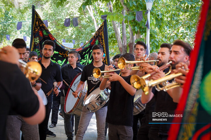 گردهمایی دسته‌های عزاداری خوراسگان در روز تاسوعا