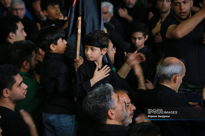 قافله عزاداری ظهر تاسوعا در اصفهان