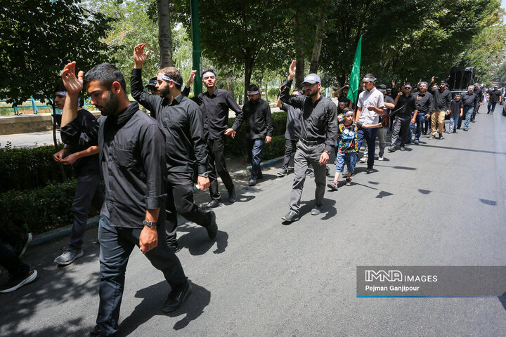 قافله عزاداری ظهر تاسوعا در اصفهان