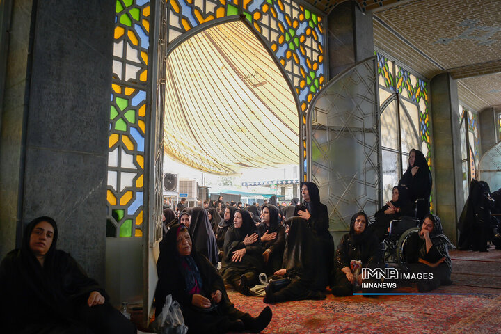 نوای یا ابالفضل عزاداران در صحن حظیره یزد
