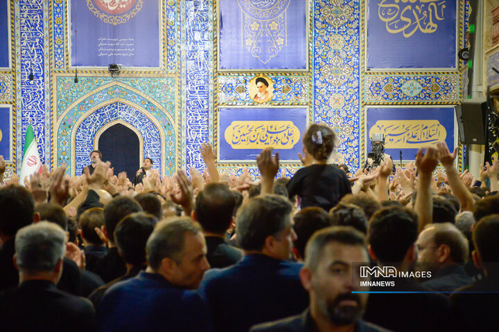 نوای یا ابالفضل عزاداران در صحن حظیره یزد