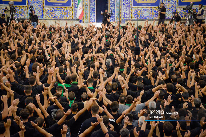 نوای یا ابالفضل عزاداران در صحن حظیره یزد