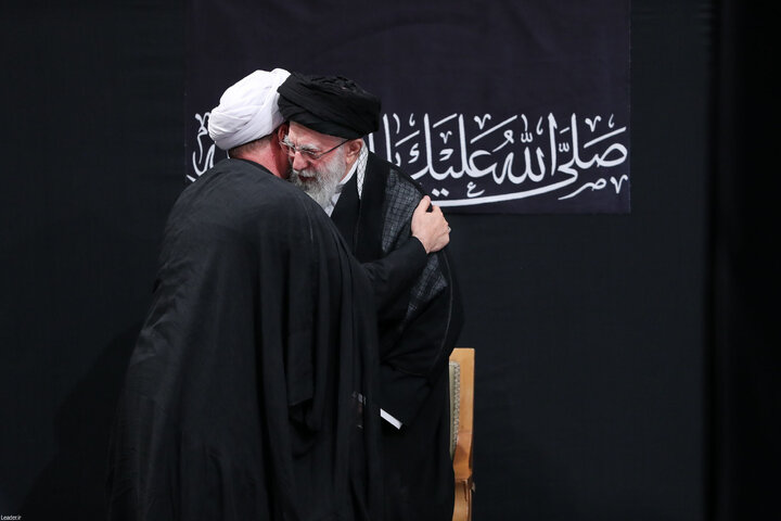 عزاداری شب عاشورای حسینی با حضور رهبر انقلاب