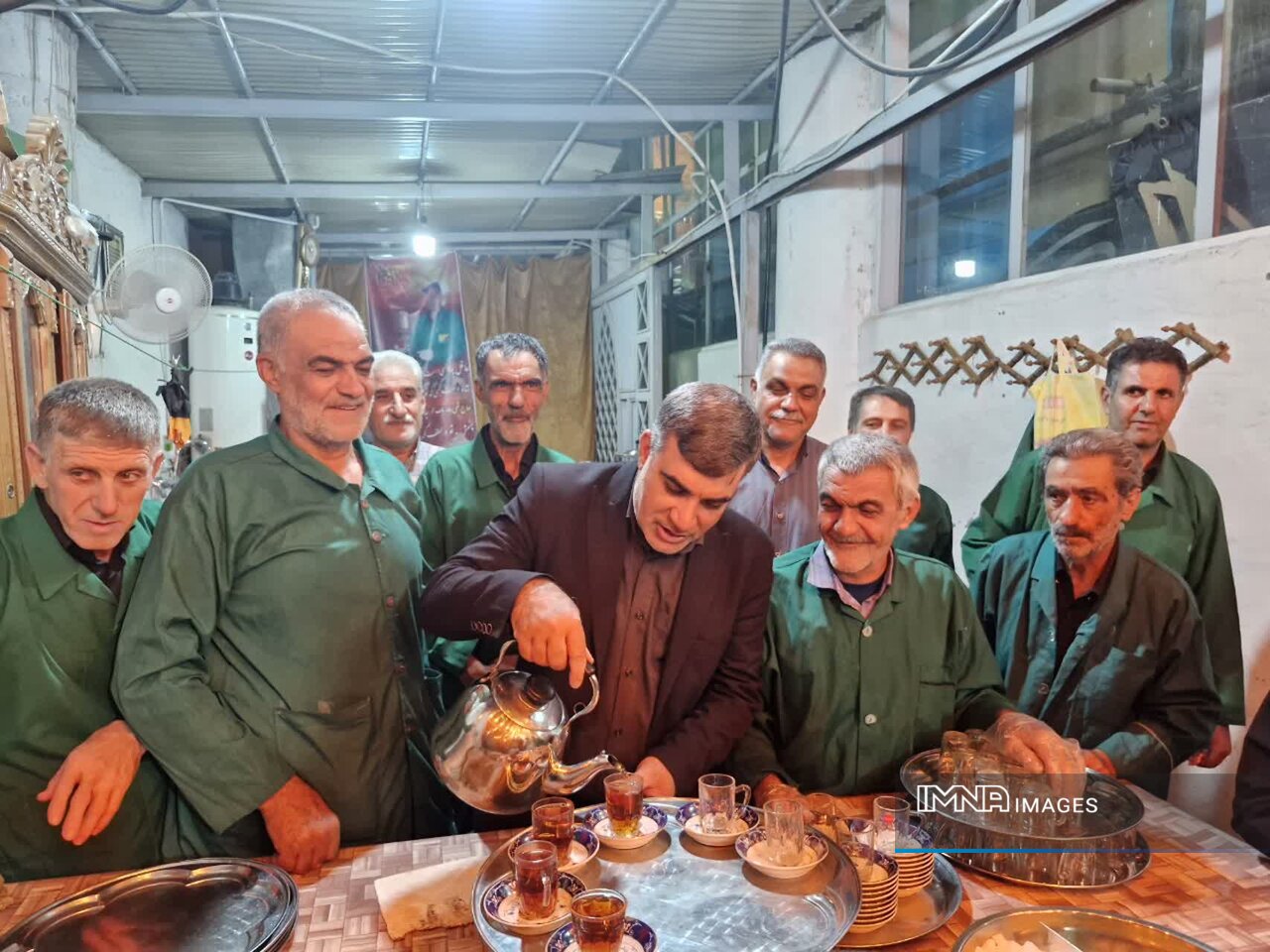 بازدید از هیئتهای مذهبی منطقه ۱۵؛ تکریم مردمی که دل در گرو اهل بیت(ع) دارند