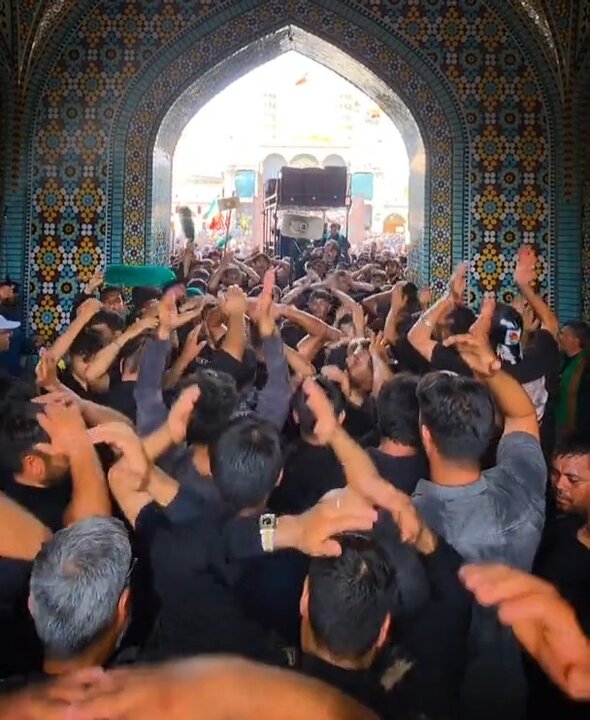 فیلم l عزاداری و شورزنی روز عاشورا در کنار حرم مطهر فاطمه معصومه(س)