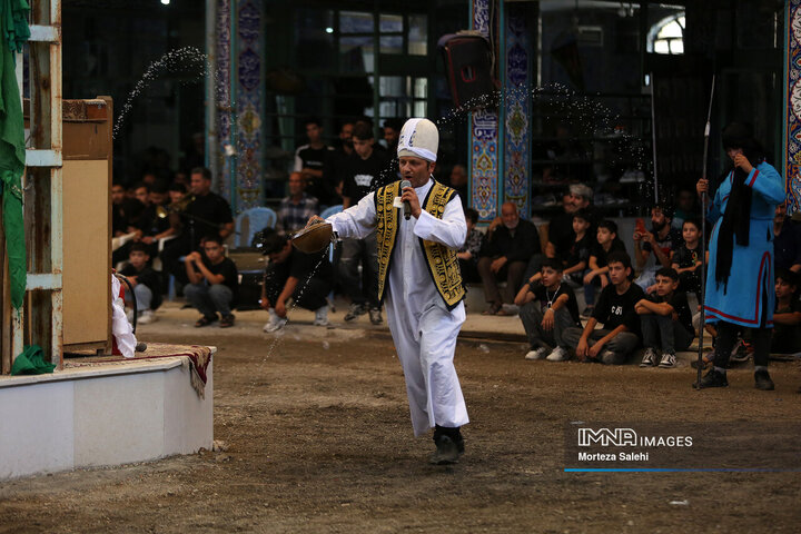 آیین سنتی عزاداری و توزیع نذری روز عاشورا در روستای لنج