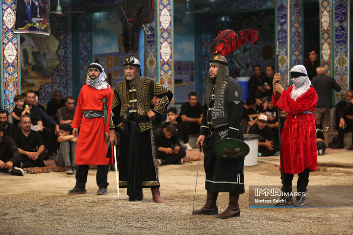 آیین سنتی عزاداری و توزیع نذری روز عاشورا در روستای لنج