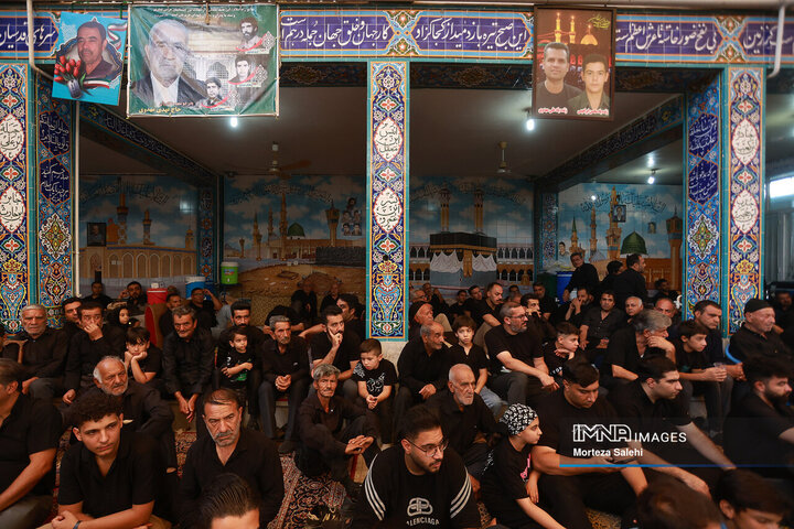 آیین سنتی عزاداری و توزیع نذری روز عاشورا در روستای لنج