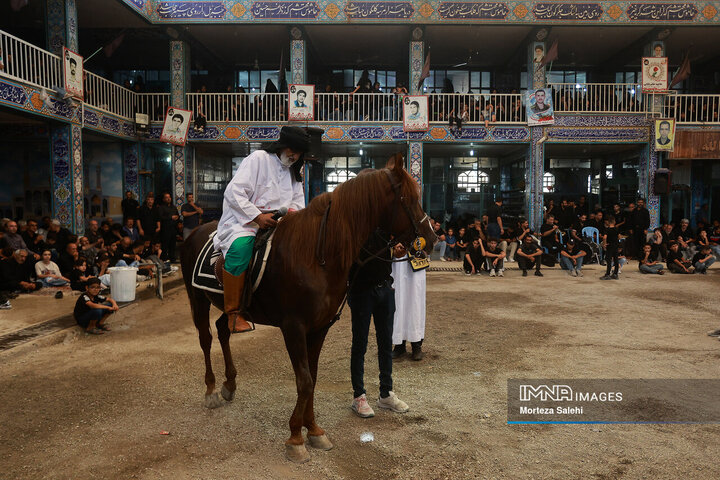 آیین سنتی عزاداری و توزیع نذری روز عاشورا در روستای لنج