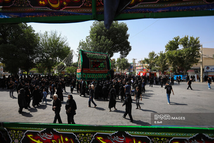 آئین نخل‌گردانی روز عاشورا در خمین