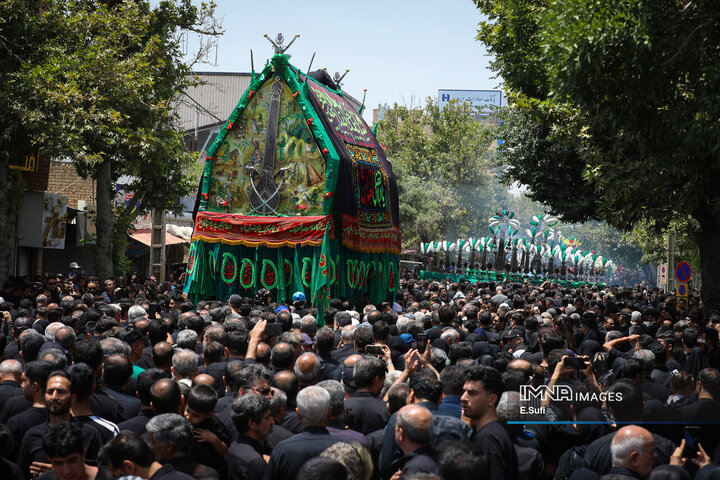 آئین نخل‌گردانی روز عاشورا در خمین