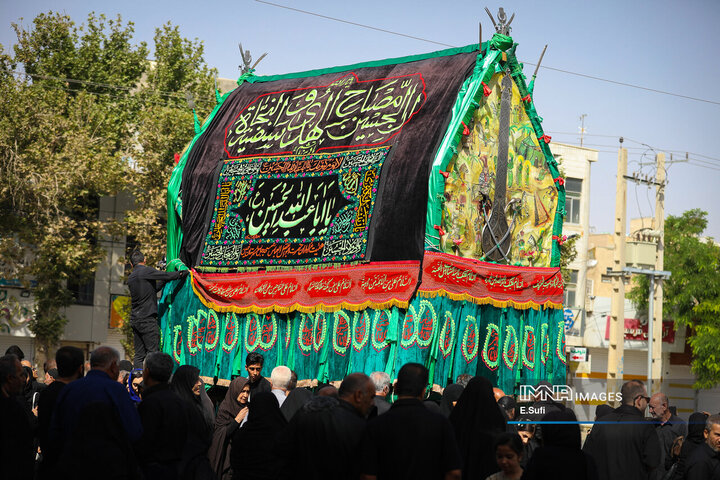 آئین نخل‌گردانی روز عاشورا در خمین