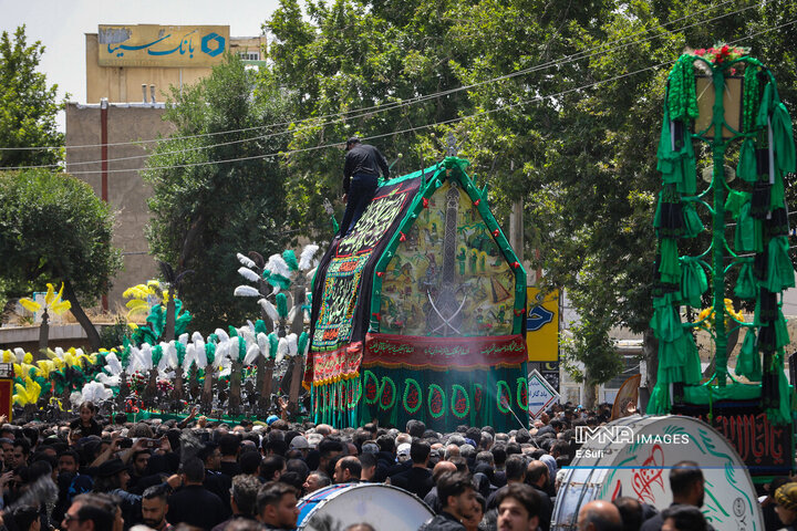 آئین نخل‌گردانی روز عاشورا در خمین