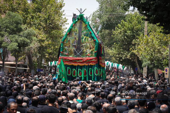 آئین نخل‌گردانی روز عاشورا در خمین