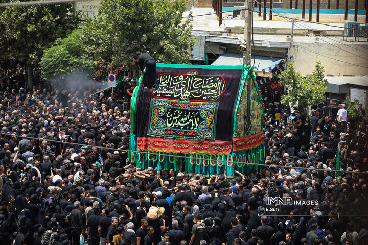 آئین نخل‌گردانی روز عاشورا در خمین