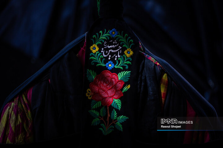 آیین نخل گردانی روز عاشورا در روستای تاریخی ابیانه