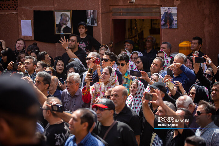 آیین نخل گردانی روز عاشورا در روستای تاریخی ابیانه