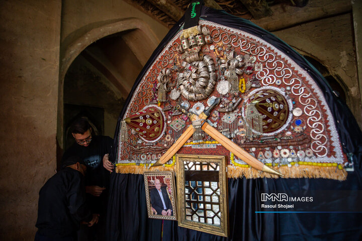 آیین نخل گردانی روز عاشورا در روستای تاریخی ابیانه