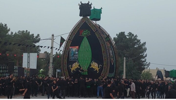 فیلم| نخل گردانی غروب روز عاشورا در شاهدیه یزد